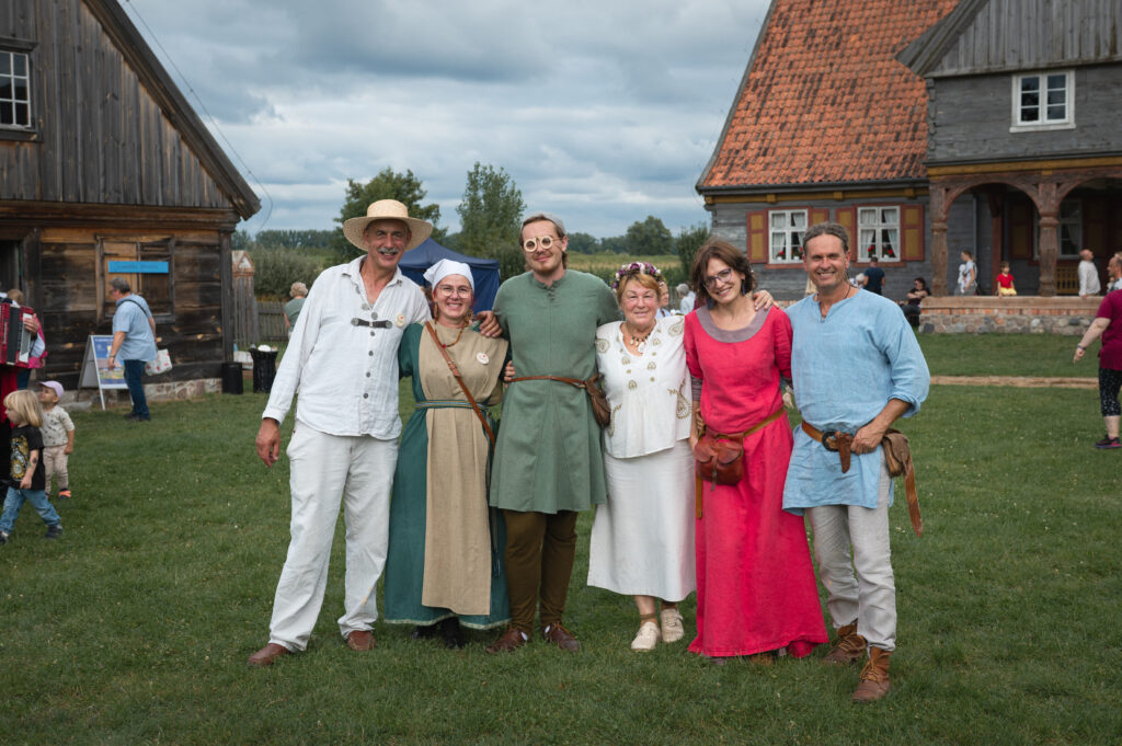 Dawni rzemieślnicy w Olenderskim Parku Etnograficznym. Wioska Ginących Zawodów.